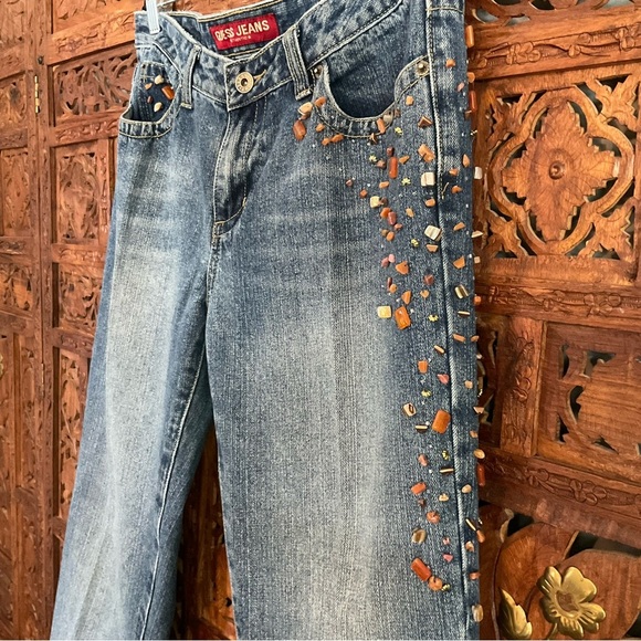 Guess Size 31 Ladies Straight Leg, Medium Wash, Faded, Embellished Jeans - Picture 5 of 16